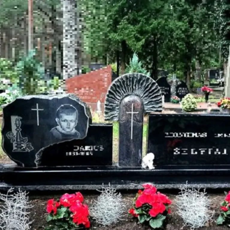 Antkapių ir paminklų gamyba 14